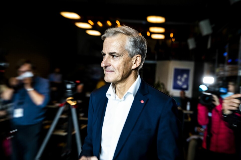 Med Jonas Gahr Støre i spissen har Ap rykket litt ned på meningsmålingene, men det ligger stadig an til solid rødgrønt flertall. Her fra lanseringen av Arbeiderpartiets forslag til partiprogram. Med Jonas Gahr Støre i spissen har Ap rykket litt ned på meningsmålingene, men det ligger stadig an til solid rødgrønt flertall. Her fra lanseringen av Arbeiderpartiets forslag til partiprogram.