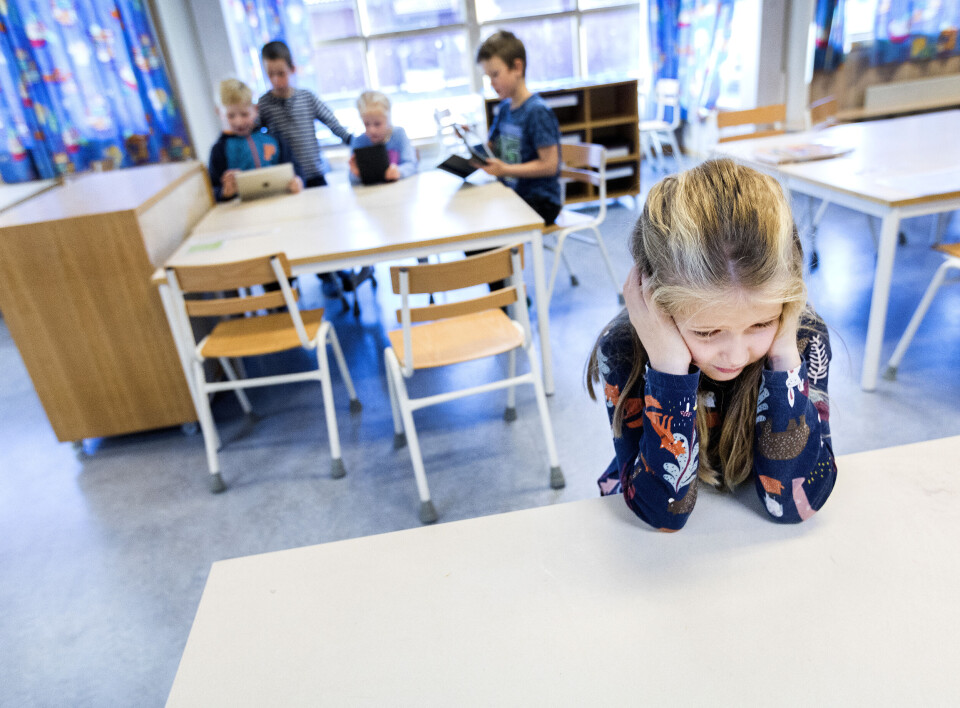 Hvis lærere eller andre offentlig ansatte med lovpålagt taushetsplikt, misoppfatter veiledningen om bekymringsmeldinger rettet mot dem, er lovbrudd et sannsynlig resultat, mener artikkelforfatterne. Hvis lærere eller andre offentlig ansatte med lovpålagt taushetsplikt, misoppfatter veiledningen om bekymringsmeldinger rettet mot dem, er lovbrudd et sannsynlig resultat, mener artikkelforfatterne.