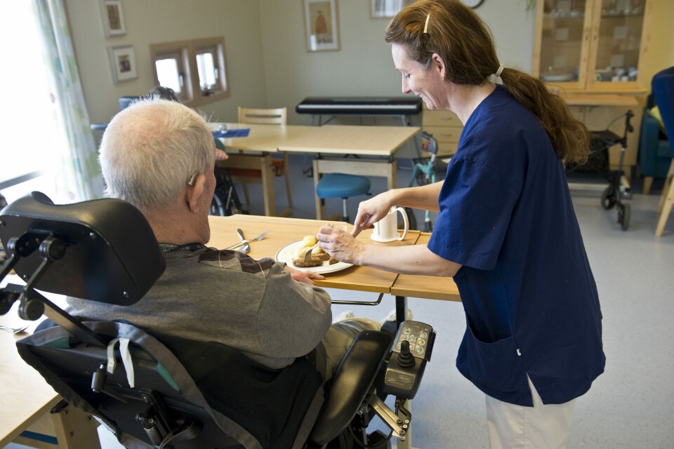 Omtrent halvparten av sykehjemmene får middagen levert fra et annet sted, som regel et sentralkjøkken, skriver Arnt Steffensen. Omtrent halvparten av sykehjemmene får middagen levert fra et annet sted, som regel et sentralkjøkken, skriver Arnt Steffensen.