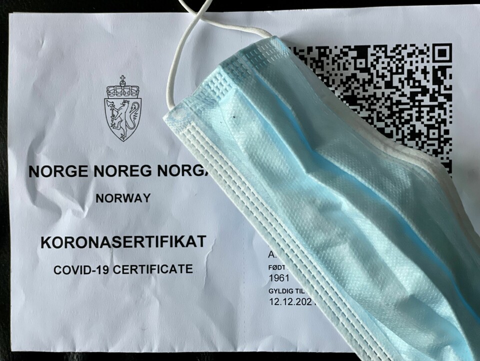 Den nye varianten av koronavirus skaper trøbbel. Nå er alle kommuner og statsforvaltere innkalt til felles møte tirsdag. Den nye varianten av koronavirus skaper trøbbel. Nå er alle kommuner og statsforvaltere innkalt til felles møte tirsdag.