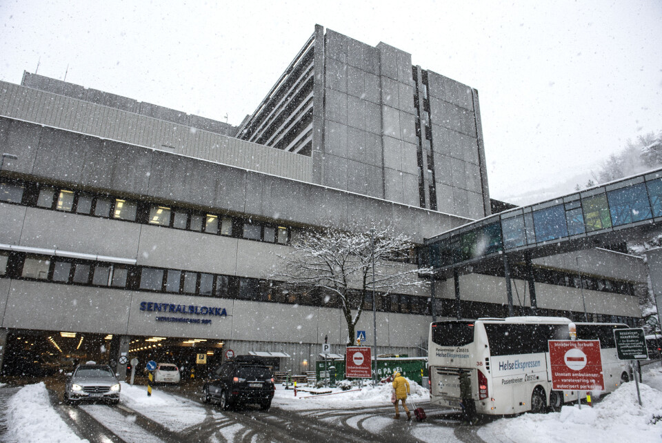 Haukeland universitetssjukehus og Helse Bergen vil bli gransket etter at en tenåringsgutt ble innlagt for underernæring i januar. Dette er det fjerde tilsynet som utløses i Bergen etter innleggelsen. Haukeland universitetssjukehus og Helse Bergen vil bli gransket etter at en tenåringsgutt ble innlagt for underernæring i januar. Dette er det fjerde tilsynet som utløses i Bergen etter innleggelsen.