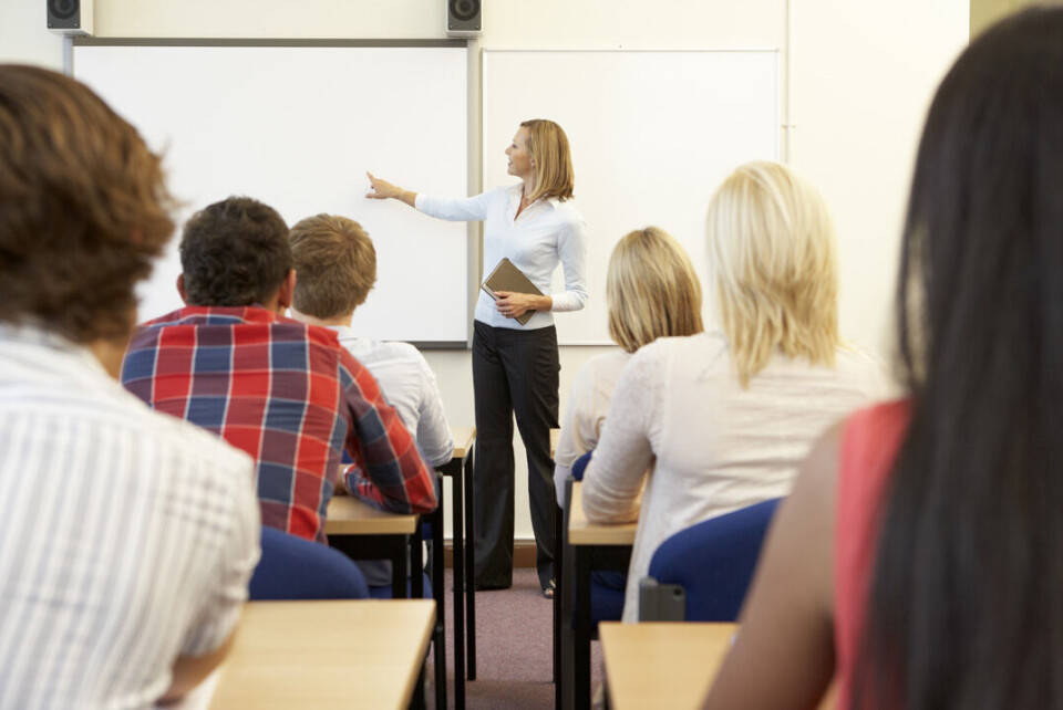 Lærerkompetansen og lærerprofesjonen skal være attraktiv for unge mennesker. Da må også lærerjobbene verdsettes, i form av en lønn som tilsvarer det man kan oppnå i yrker med annen tilsvarende utdanning, skriver Steffen Handal. Lærerkompetansen og lærerprofesjonen skal være attraktiv for unge mennesker. Da må også lærerjobbene verdsettes, i form av en lønn som tilsvarer det man kan oppnå i yrker med annen tilsvarende utdanning, skriver Steffen Handal.