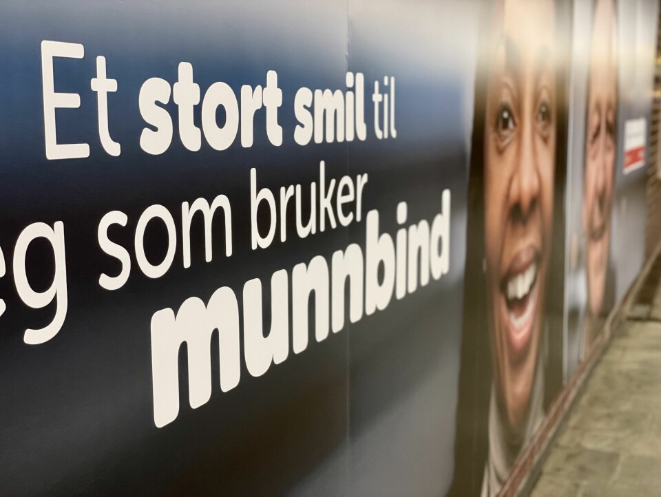 Det blir fortsatt krav om munnbind der det ikke er mulig å holde en meter avstand. Det blir fortsatt krav om munnbind der det ikke er mulig å holde en meter avstand.