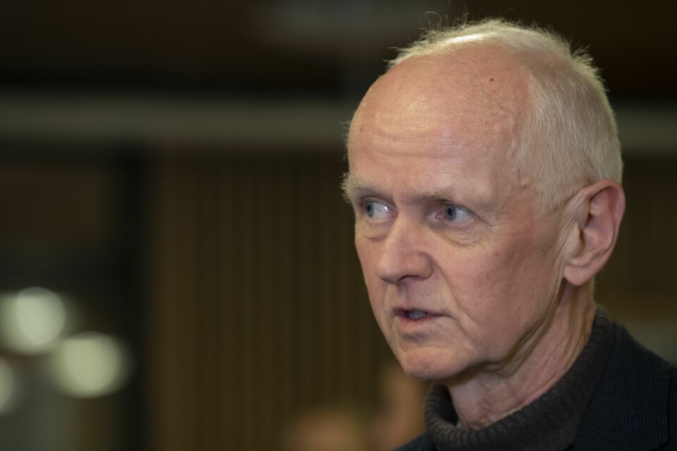 Smitteverndirektør Geir Bukholm i Folkehelseinstituttet (FHI) sier at koronatiltakene må tilpasses den raske spredningen av omikronvarianten. Smitteverndirektør Geir Bukholm i Folkehelseinstituttet (FHI) sier at koronatiltakene må tilpasses den raske spredningen av omikronvarianten.