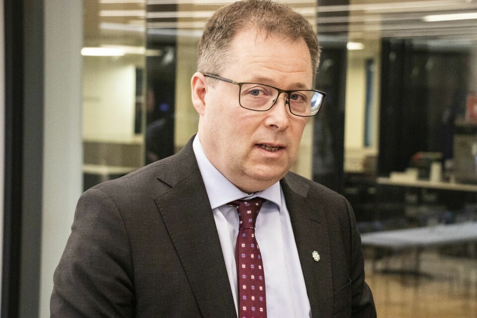 Kommunalminister Bjørn Arild Gram (Sp) ønsker at lokalpolitikernes skal få bedre muligheter til å ta initiativ som er viktig for deres lokalsamfunn. Kommunalminister Bjørn Arild Gram (Sp) ønsker at lokalpolitikernes skal få bedre muligheter til å ta initiativ som er viktig for deres lokalsamfunn.