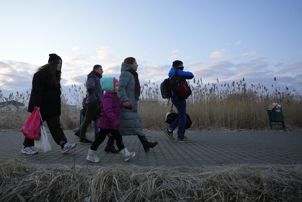 Ukrainske flyktninger ankommer Polen i stort antall. Ifølge FN har over 660.000 mennesker flyktet fra Ukraina i løpet av den siste uka. Ukrainske flyktninger ankommer Polen i stort antall. Ifølge FN har over 660.000 mennesker flyktet fra Ukraina i løpet av den siste uka.