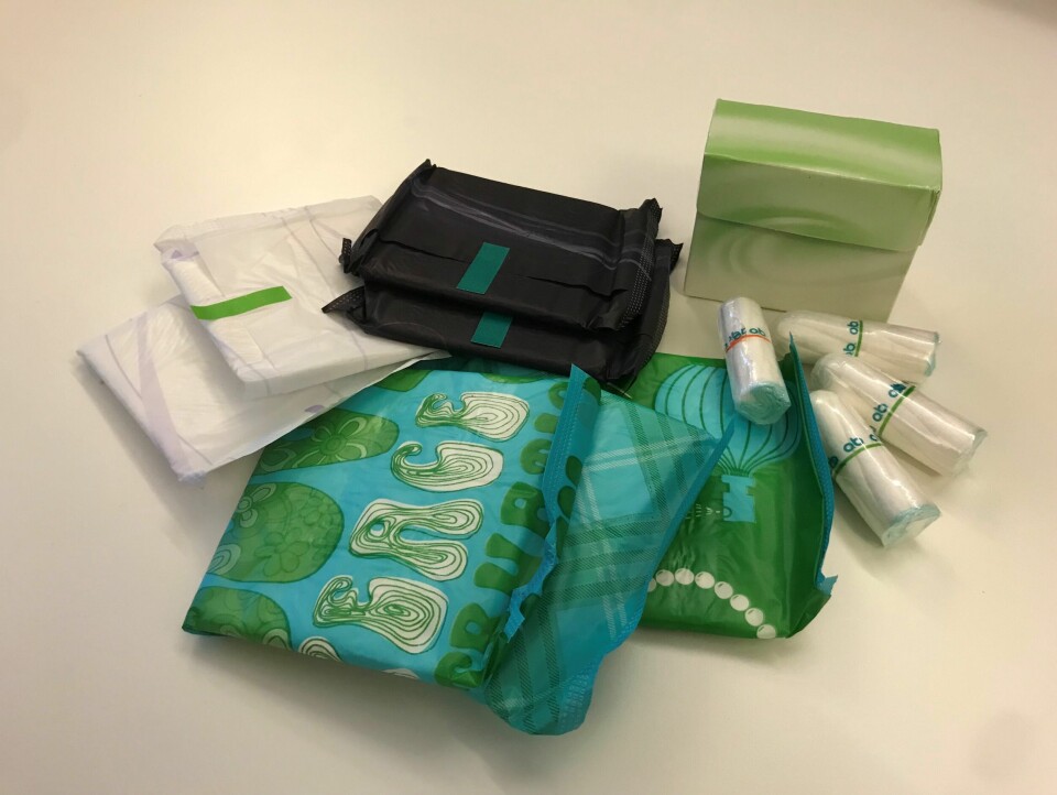 Utvalgte skoler i Viken tilbyr gratis bind og tamponger til elevene som del av et prøveprosjekt. Utvalgte skoler i Viken tilbyr gratis bind og tamponger til elevene som del av et prøveprosjekt.