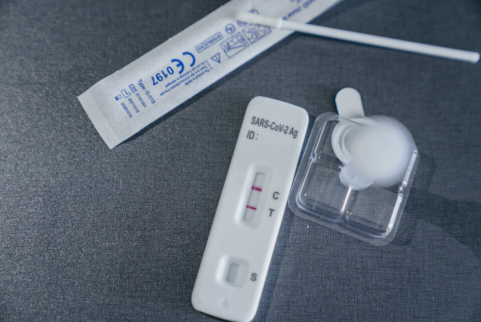 Kommunene gir uttrykk for bekymring for at overvåking og oppfølging glipper når folk selv skal rapportere inn positiv test. Kommunene gir uttrykk for bekymring for at overvåking og oppfølging glipper når folk selv skal rapportere inn positiv test.