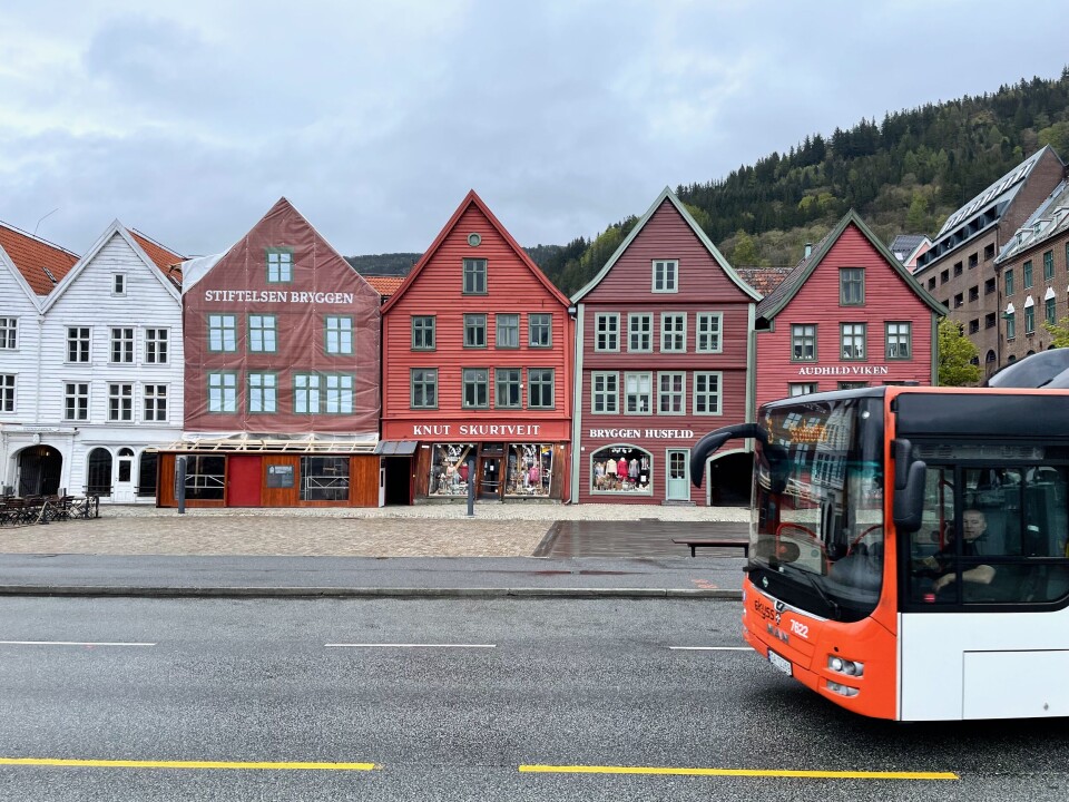 Ap, Sp og SV er enige om å legge 500 millioner nye kroner på bordet til kollektivtrafikken i revidert nasjonalbudsjett. Disse skal brukes til å omstille og unngå kutt. Ap, Sp og SV er enige om å legge 500 millioner nye kroner på bordet til kollektivtrafikken i revidert nasjonalbudsjett. Disse skal brukes til å omstille og unngå kutt.