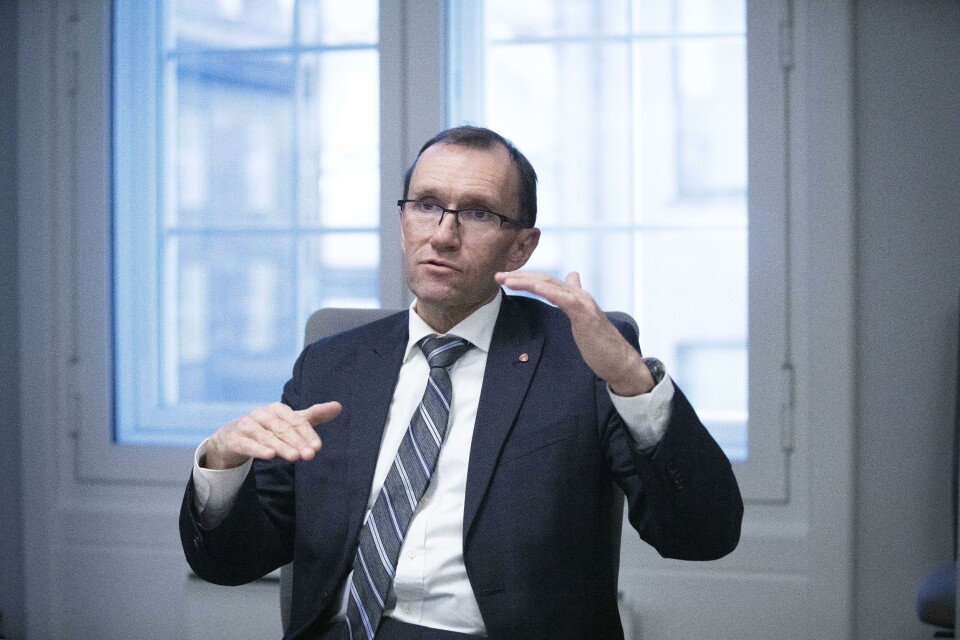 Klima- og miljøminister Espen Barth Eide (Ap) vil ikke dekke ekstrautgiftene kommunene får når EUs nye regler for avløpsrensing settes i kraft. Klima- og miljøminister Espen Barth Eide (Ap) vil ikke dekke ekstrautgiftene kommunene får når EUs nye regler for avløpsrensing settes i kraft.