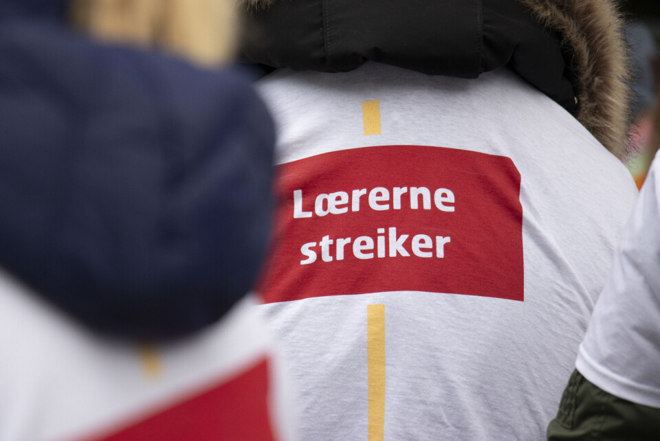 Etter litt over fire timer hos Riksmekleren søndag ettermiddag var det klart at forhandlingene ikke førte fram. Dermed fortsetter lærerstreiken. Etter litt over fire timer hos Riksmekleren søndag ettermiddag var det klart at forhandlingene ikke førte fram. Dermed fortsetter lærerstreiken.