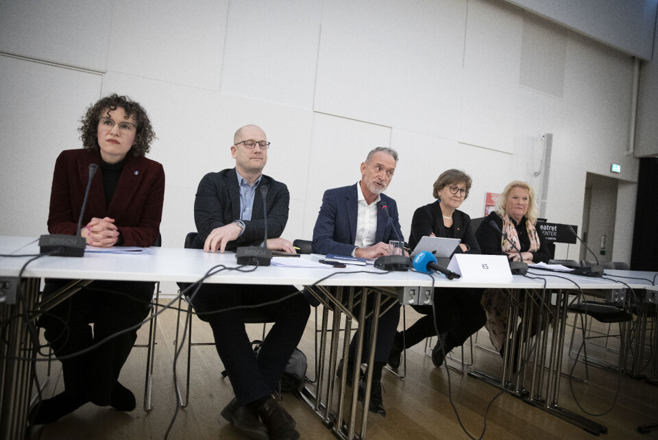 Klare for meklingsinnspurt: Tonje Leborg (f.v.), forhandlingsleder i Akademikerne Kommune, Steffen Handal, forhandlingsleder i Unio arbeidslivsdirektør, Tor Arne Gangsø i KS forhandlingsleder, Mette Nord i LO Kommune og Lizzie Ruud Thorkildsen, forhandlingsleder i YS Kommune. Klare for meklingsinnspurt: Tonje Leborg (f.v.), forhandlingsleder i Akademikerne Kommune, Steffen Handal, forhandlingsleder i Unio arbeidslivsdirektør, Tor Arne Gangsø i KS forhandlingsleder, Mette Nord i LO Kommune og Lizzie Ruud Thorkildsen, forhandlingsleder i YS Kommune.