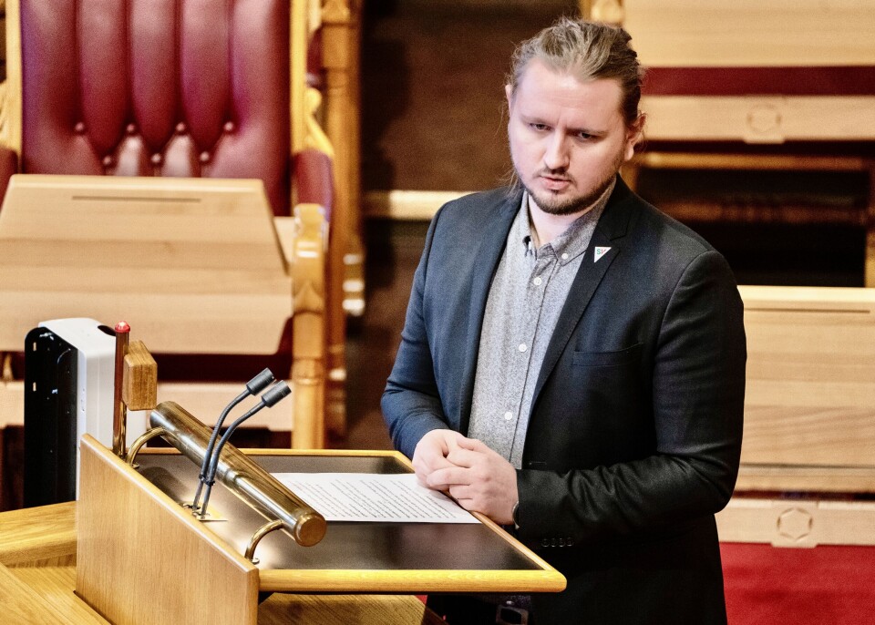 Freddy André Øvstegård (SV) fremmer et forslag om rett til lærere med utdanning for alle barn i skolen. Freddy André Øvstegård (SV) fremmer et forslag om rett til lærere med utdanning for alle barn i skolen.