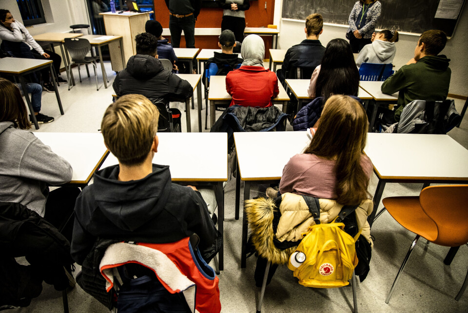 Lærere og barnehageansatte burde stått først i vaksinekøen, mener Koronakommisjonen. Lærere og barnehageansatte burde stått først i vaksinekøen, mener Koronakommisjonen.