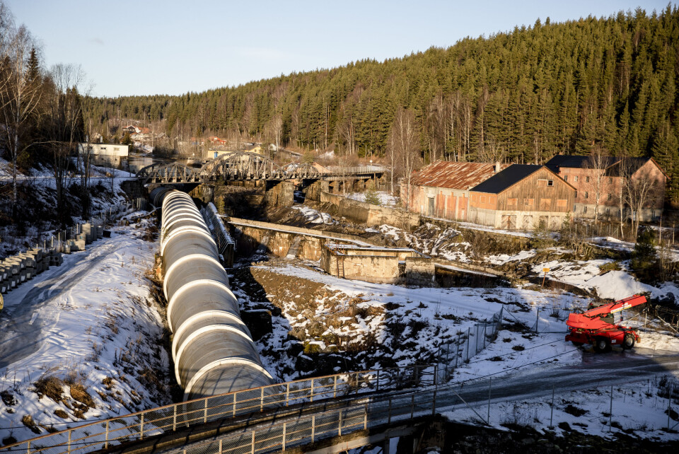 Kraftselskapene har planlagt investeringer på til sammen nesten 35 milliarder kroner, viser tall NRK og Energi Norge har samlet inn. Professor betviler at investeringene vil bli stanset. Kraftselskapene har planlagt investeringer på til sammen nesten 35 milliarder kroner, viser tall NRK og Energi Norge har samlet inn. Professor betviler at investeringene vil bli stanset.