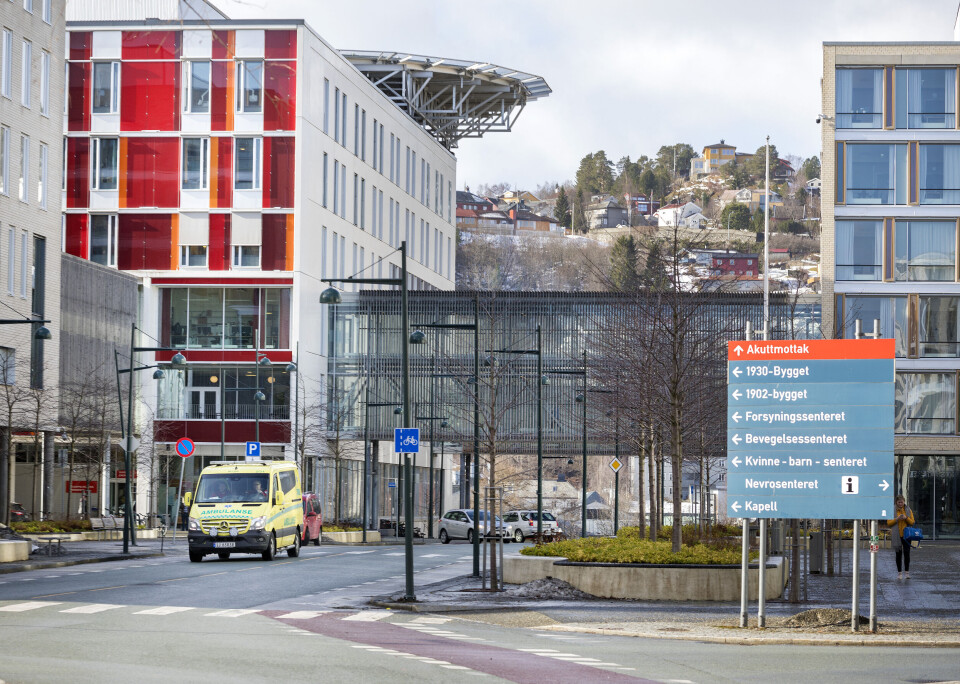 St. Olavs hospital innførte helseplattformen Pasientjournalen for fire år siden, men ble i samme periode advart. Sykehusets ansatte opplever nå feil ved blant annet utskrivning av medisiner. St. Olavs hospital innførte helseplattformen Pasientjournalen for fire år siden, men ble i samme periode advart. Sykehusets ansatte opplever nå feil ved blant annet utskrivning av medisiner.