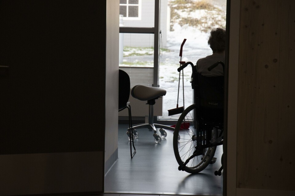 SV vil stille krav til hvor mange ansatte man skal ha på sykehjem, også når det gjelder andre funksjoner enn pleieoppgaver. SV vil stille krav til hvor mange ansatte man skal ha på sykehjem, også når det gjelder andre funksjoner enn pleieoppgaver.