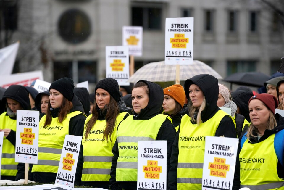 Utdanningsforbundet, Fagforbundet og Delta avholdt tidligere i november en felles streikemarkering utenfor Stortinget. Nå trappes streiken opp. Utdanningsforbundet, Fagforbundet og Delta avholdt tidligere i november en felles streikemarkering utenfor Stortinget. Nå trappes streiken opp.