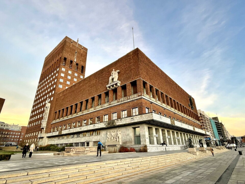 Det er nå flertall i bystyret i Oslo for å gi erstatning og unnskyldning til den voldsutsatte læreren Clemens Saers. Det er nå flertall i bystyret i Oslo for å gi erstatning og unnskyldning til den voldsutsatte læreren Clemens Saers.
