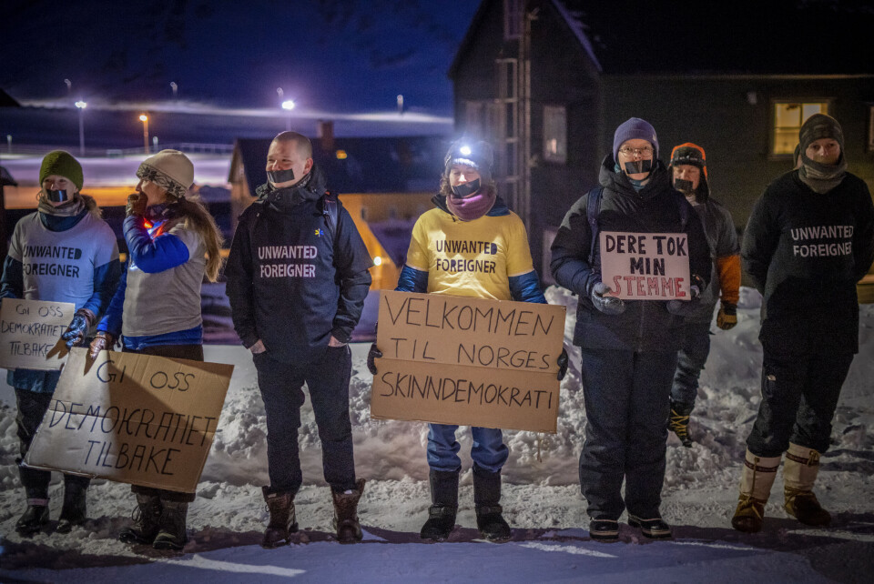 Flere hadde møtt opp for å vise misnøye med det nye valgsystemet. Flere hadde møtt opp for å vise misnøye med det nye valgsystemet.