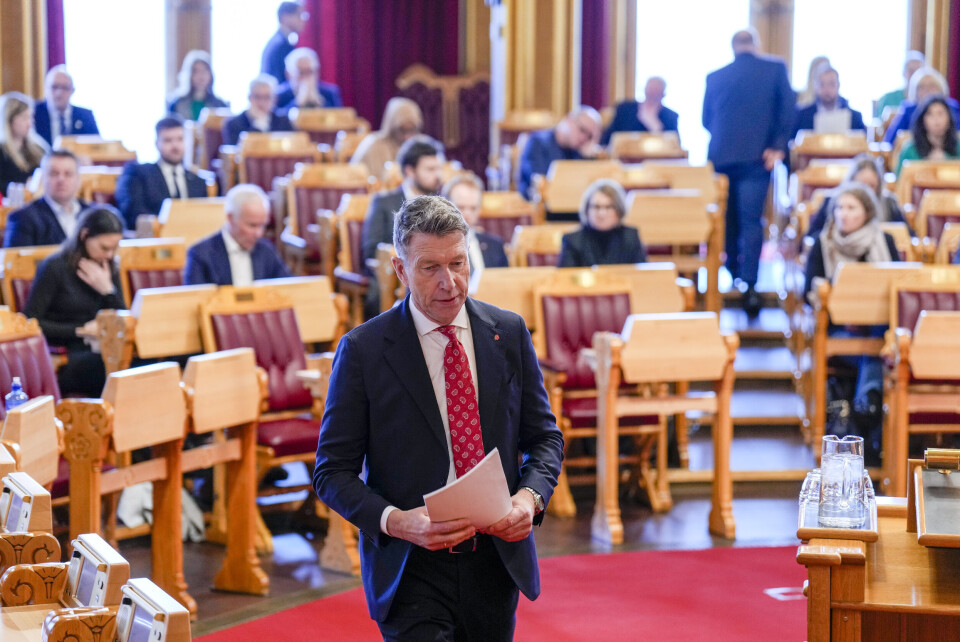 Olje- og energiminister Terje Aasland redegjør for Stortinget om Fosen-saken. Olje- og energiminister Terje Aasland redegjør for Stortinget om Fosen-saken.