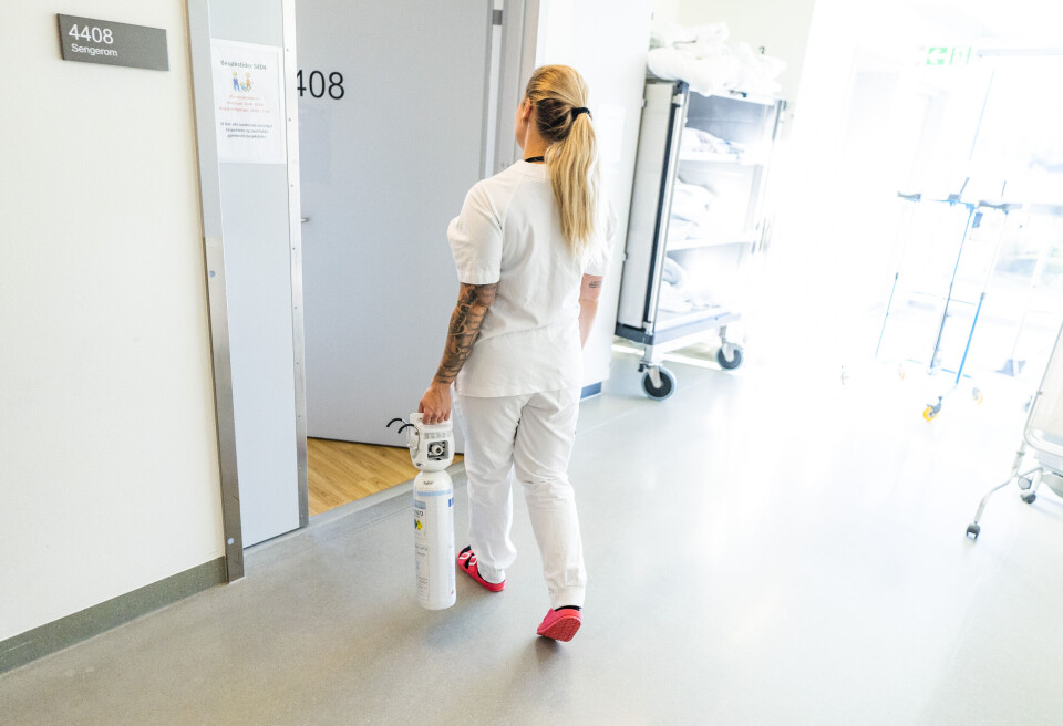 Norsk Sykepleierforbund ønsker seg en ordning som gjør at ferdigutdannede sykepleiere som har vært i jobb i tre år kan få slettet deler av studielånet. Norsk Sykepleierforbund ønsker seg en ordning som gjør at ferdigutdannede sykepleiere som har vært i jobb i tre år kan få slettet deler av studielånet.