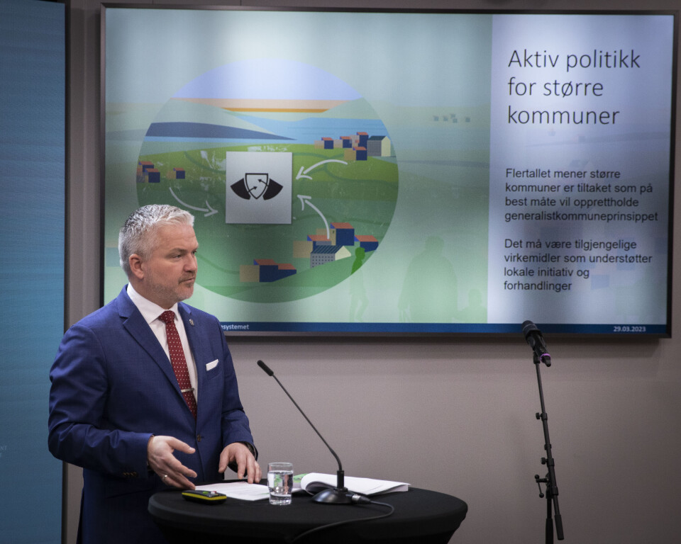 Geografi og kommunestørrelse kan ikke legitimere et dårligere rettsvern, mener Juristforbundet. De viser til tydelig funn gjort av Generalistkommuneutvalget, ledet av Tom Cato Karlsen. Geografi og kommunestørrelse kan ikke legitimere et dårligere rettsvern, mener Juristforbundet. De viser til tydelig funn gjort av Generalistkommuneutvalget, ledet av Tom Cato Karlsen.