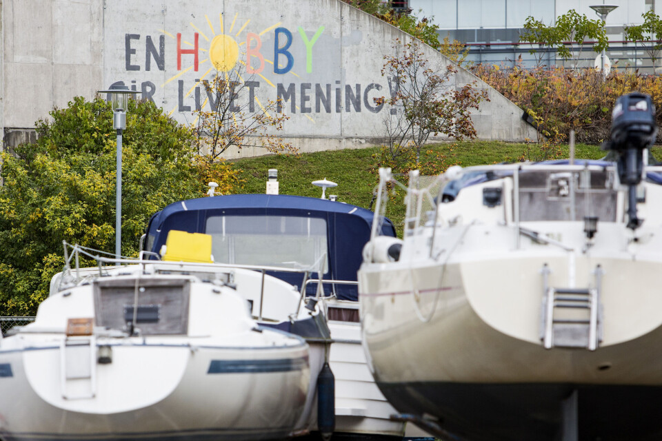 "En hobby gir livet mening" står skrevet på veggen ved Bestumkilen marina i Oslo. 200 båtplasser og 1.500 båtopplagsplasser i Bestumkilen i Oslo kan forsvinne hvis kommunens reguleringsplan for området blir vedtatt i bystyret. 'En hobby gir livet mening' står skrevet på veggen ved Bestumkilen marina i Oslo. 200 båtplasser og 1.500 båtopplagsplasser i Bestumkilen i Oslo kan forsvinne hvis kommunens reguleringsplan for området blir vedtatt i bystyret.