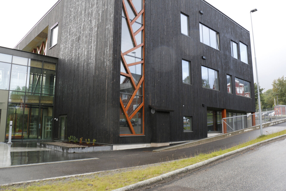 Overvåkningskameraene ble funnet på Hadsel videregående skole på Stokmarknes. Nå skal det letes etter lignende kameraer i alle skolelokaleri fylket. Overvåkningskameraene ble funnet på Hadsel videregående skole på Stokmarknes. Nå skal det letes etter lignende kameraer i alle skolelokaleri fylket.