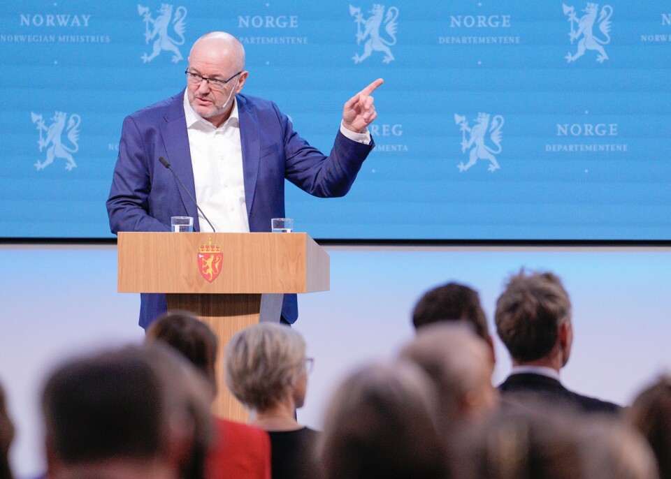 Helsepersonellkommisjonen retter søkelys på bærekraft i helsetjenestene. Vel så viktig er det å se samfunnsutviklingen i en større helhet, skriver Lill Sverresdatter Larsen. Bildet viser kommisjonens leder Gunnar Bovim da han presenterte utredningen. Helsepersonellkommisjonen retter søkelys på bærekraft i helsetjenestene. Vel så viktig er det å se samfunnsutviklingen i en større helhet, skriver Lill Sverresdatter Larsen. Bildet viser kommisjonens leder Gunnar Bovim da han presenterte utredningen.