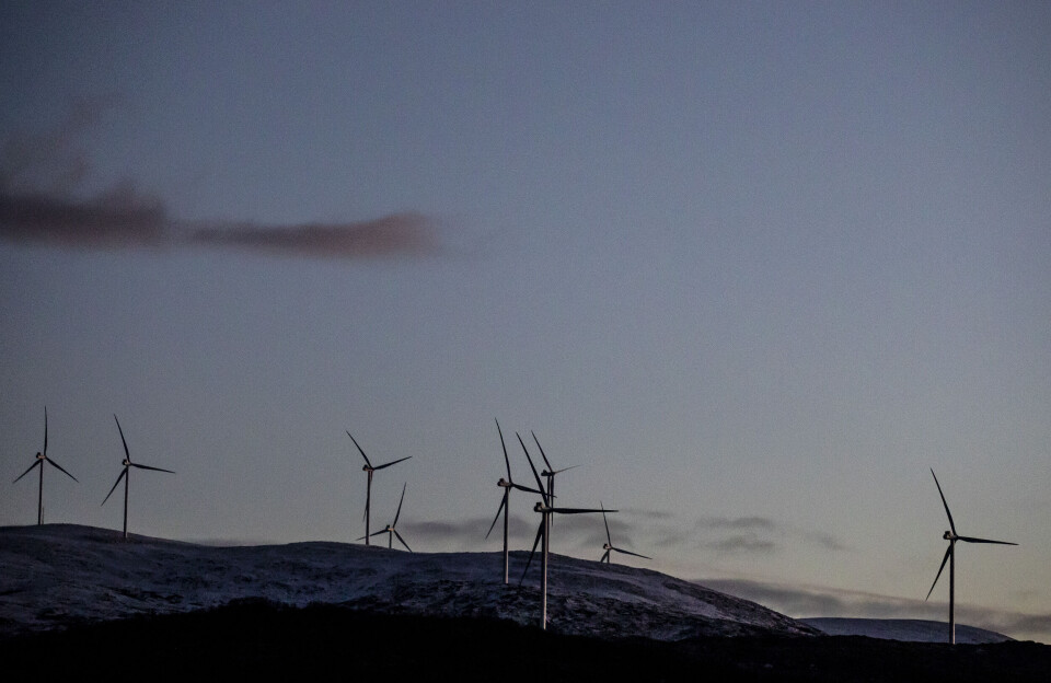 Ånstadblåheia vindpark i Nordland: Her er det er installert 14 Vestas turbiner på 3,6 MW hver. Rotordiameter er 126 meter, tårnhøyde 87 meter. Total effekt er 50,4 MW. Årsproduksjon er 150 GWh. Kraftverket eies av Fortum, og driftes av Nordkraft. Ånstadblåheia vindpark i Nordland: Her er det er installert 14 Vestas turbiner på 3,6 MW hver. Rotordiameter er 126 meter, tårnhøyde 87 meter. Total effekt er 50,4 MW. Årsproduksjon er 150 GWh. Kraftverket eies av Fortum, og driftes av Nordkraft.