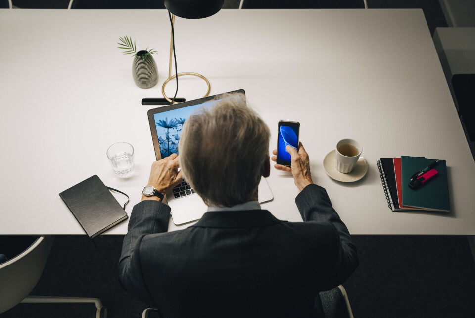 Samfunnsbedriftene og arbeidstakerorganisasjonene i kommunalt eide bedrifter mener at vi må ha langt mer oppmerksomhet om eldre arbeidstakeres bidrag i arbeidslivet. Samfunnsbedriftene og arbeidstakerorganisasjonene i kommunalt eide bedrifter mener at vi må ha langt mer oppmerksomhet om eldre arbeidstakeres bidrag i arbeidslivet.