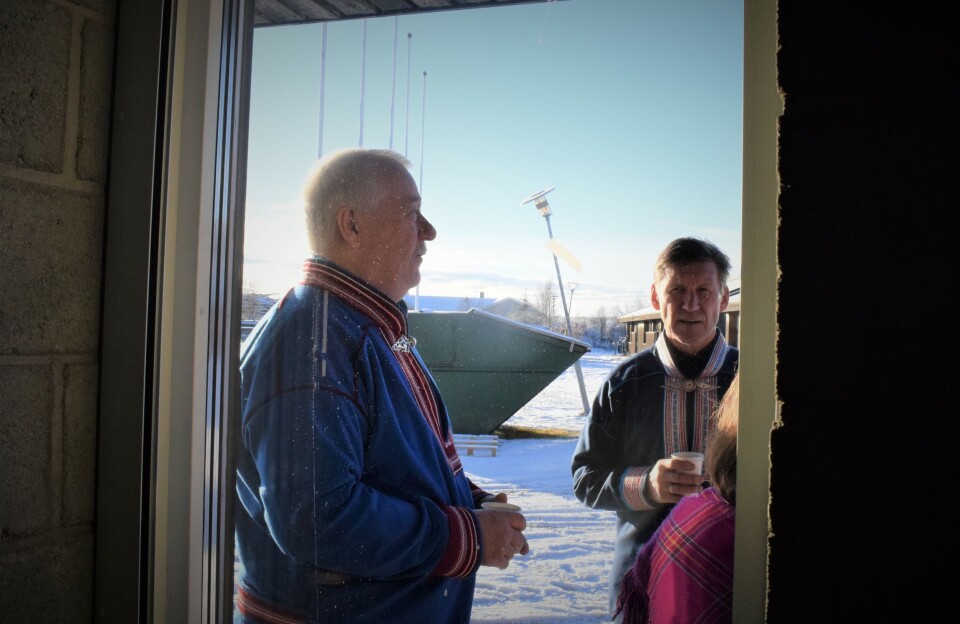 Varaordfører Isak Ole J. Hætta (t.h.) vil at Kautokeino skal være en åpen kommune. Ordfører Hans Isak Olsen har ikke vært tilgjengelig for å kommentere saken. Varaordfører Isak Ole J. Hætta (t.h.) vil at Kautokeino skal være en åpen kommune. Ordfører Hans Isak Olsen har ikke vært tilgjengelig for å kommentere saken.
