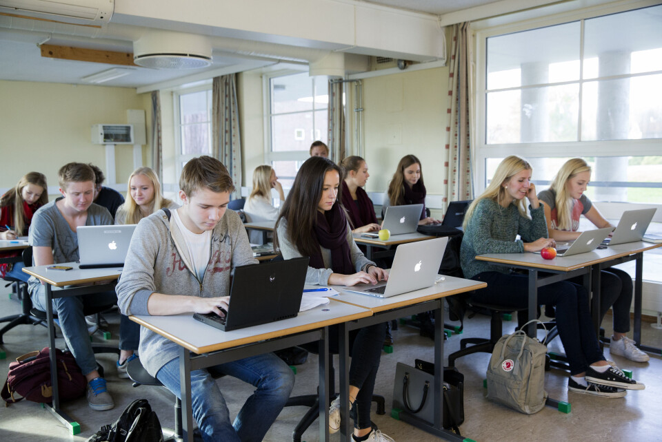Ny teknologi må vere velkomen inn i klasseromma, men ikkje på sjølvstyr som i dag, skriv Peder Lofnes Hauge. Ny teknologi må vere velkomen inn i klasseromma, men ikkje på sjølvstyr som i dag, skriv Peder Lofnes Hauge.
