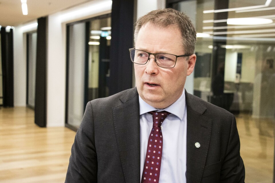 Forsvarsminister Bjørn Arild Gram (Sp) søker om fritak fra kommunestyret i Steinkjer i den tiden han er statsråd. Forsvarsminister Bjørn Arild Gram (Sp) søker om fritak fra kommunestyret i Steinkjer i den tiden han er statsråd.