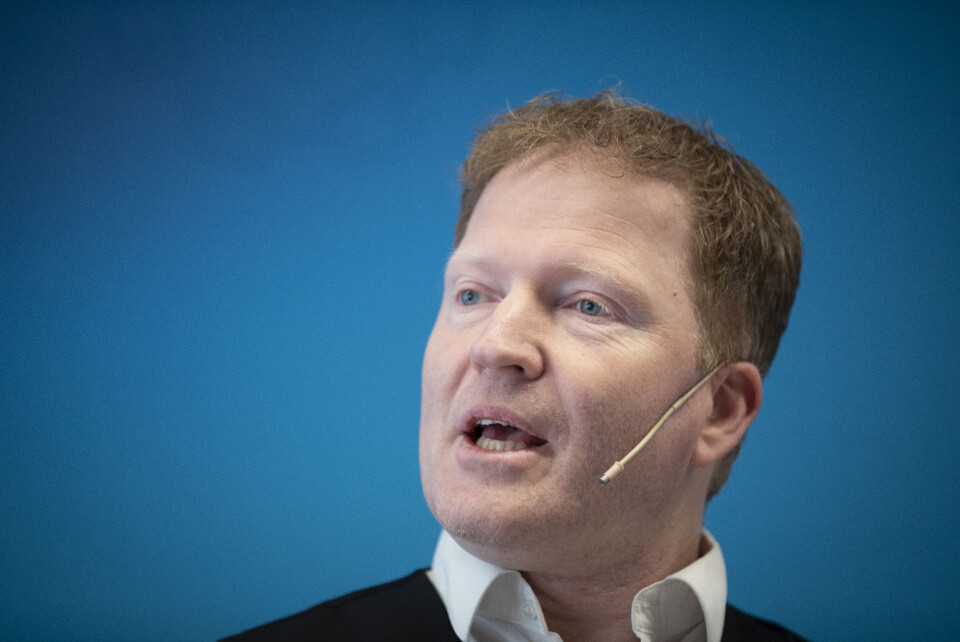 Sigbjørn Gjelsvik (Sp) må gi fra seg ministerposten til Erling Sande (Sp). Sigbjørn Gjelsvik (Sp) må gi fra seg ministerposten til Erling Sande (Sp).