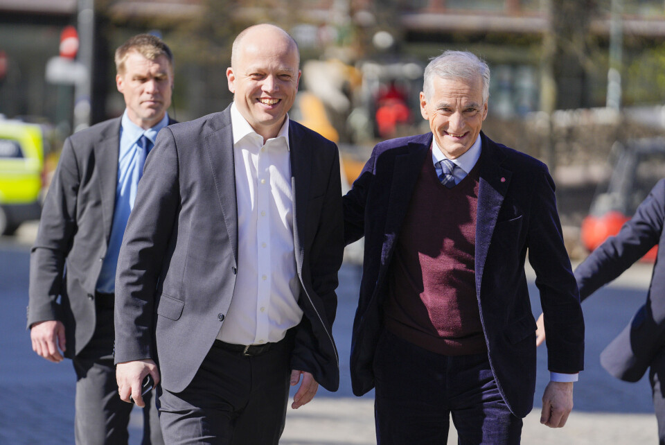 Finansminister Trygve Slagsvold Vedum (Sp) varsler mer penger til det offentlige i revidert nasjonalbudsjett. Her sammen med statsminister Jonas Gahr Støre (Ap). Finansminister Trygve Slagsvold Vedum (Sp) varsler mer penger til det offentlige i revidert nasjonalbudsjett. Her sammen med statsminister Jonas Gahr Støre (Ap).