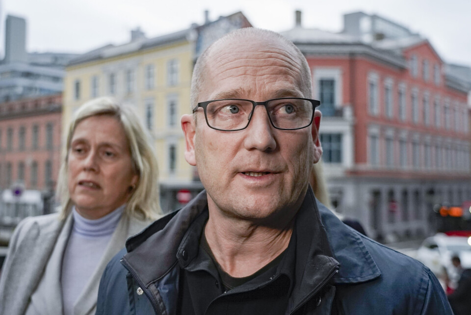 Både lederen i Norsk Lektorlag, Helle Christin Nyhuus, og leder Steffen Handal i Utdanningsforbundet er skeptiske til Arbeiderpartiets landsmøtevedtak om å endre den nåværende fraværsgrenseordningen i videregående skole. Både lederen i Norsk Lektorlag, Helle Christin Nyhuus, og leder Steffen Handal i Utdanningsforbundet er skeptiske til Arbeiderpartiets landsmøtevedtak om å endre den nåværende fraværsgrenseordningen i videregående skole.