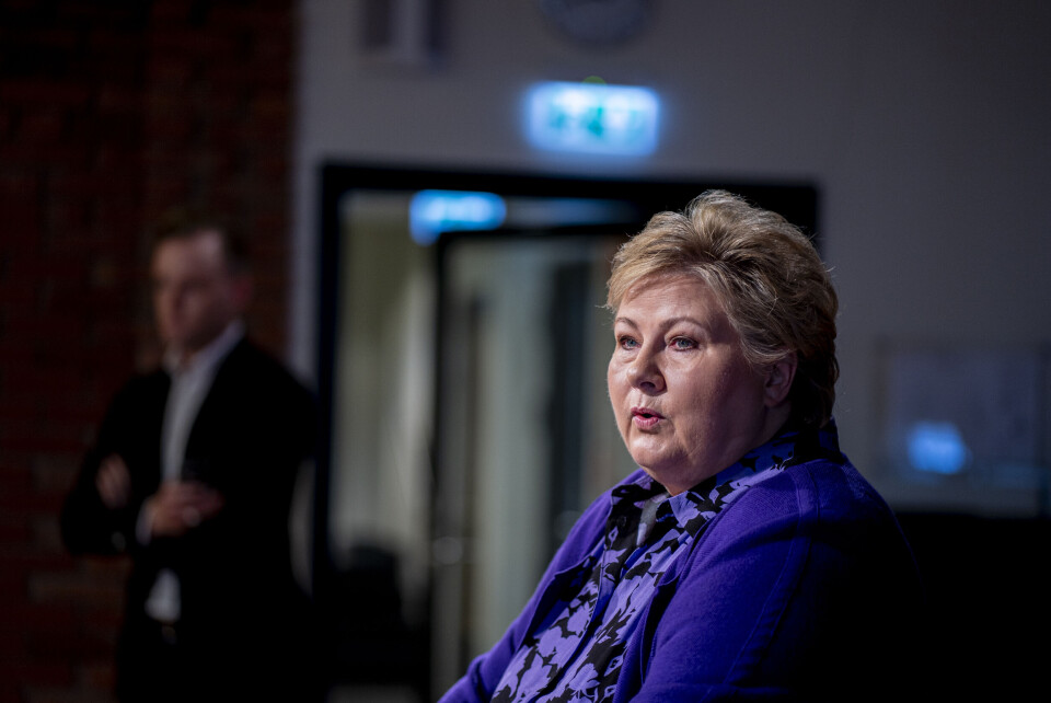 Høyre-leder Erna Solberg stilte til intervjuer med pressen torsdag. Bildet er fra pressekonferansen da hun orienterte om aksjehandelen til Sindre Finnes. Høyre-leder Erna Solberg stilte til intervjuer med pressen torsdag. Bildet er fra pressekonferansen da hun orienterte om aksjehandelen til Sindre Finnes.