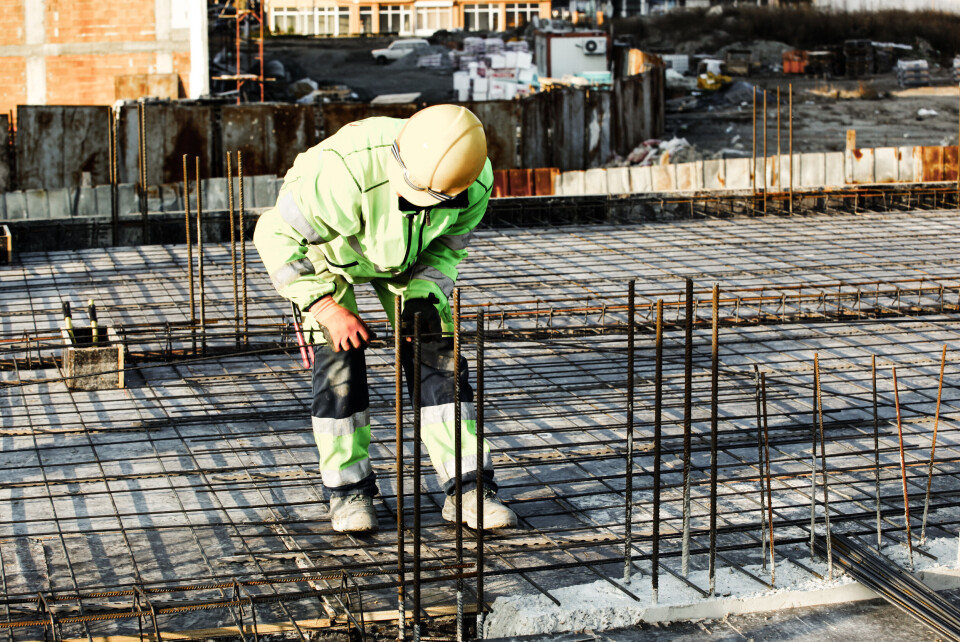 Arbeidstilsynet skal kontrollere om kommunene oppfyller pliktene med å følge opp lønns- og arbeidsvilkår i sine kontrakter. Arbeidstilsynet skal kontrollere om kommunene oppfyller pliktene med å følge opp lønns- og arbeidsvilkår i sine kontrakter.