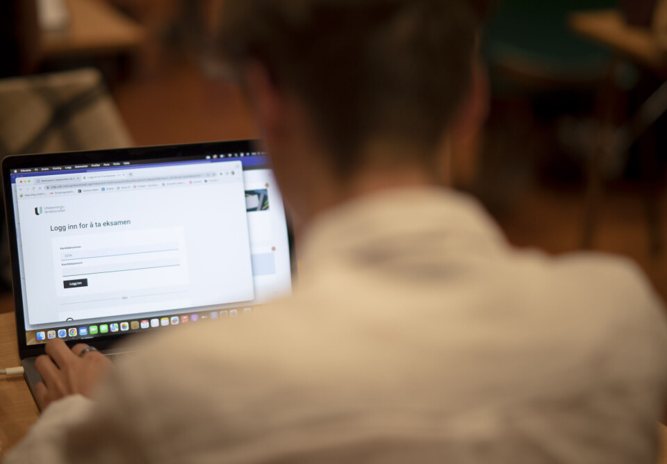 Det var store dataproblemer da elever i videregående skole skulle ha eksamen i norsk hovedmål mandag. Det var store dataproblemer da elever i videregående skole skulle ha eksamen i norsk hovedmål mandag.