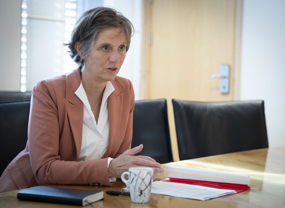 Barne- og familieminister Kjersti Toppe (Sp) varsler at regjeringen vil vurdere tiltak som kan bidra til at flere barn kan få hjelp av nærmere familie og nettverk. Barne- og familieminister Kjersti Toppe (Sp) varsler at regjeringen vil vurdere tiltak som kan bidra til at flere barn kan få hjelp av nærmere familie og nettverk.