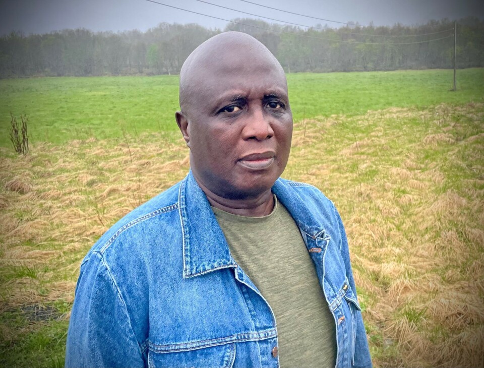 I et rettsforlik trekker Bø kommune avskjeden av tidligere økonomisjef Ibrahima Mboob, og kommunen betaler Mboob et vederlag på 1,3 millioner kroner. I et rettsforlik trekker Bø kommune avskjeden av tidligere økonomisjef Ibrahima Mboob, og kommunen betaler Mboob et vederlag på 1,3 millioner kroner.