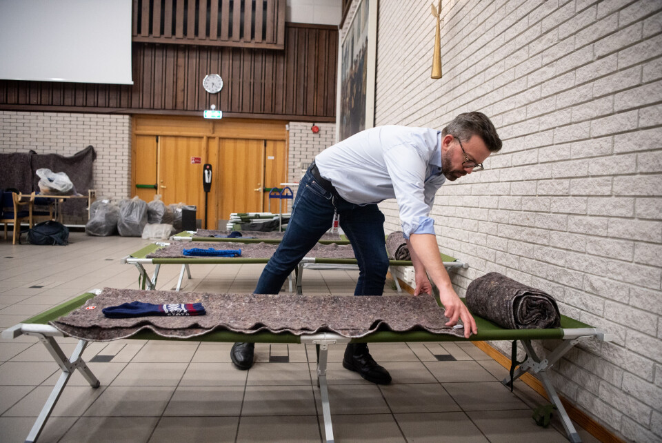 Oslo kommune utvider tilbudet i sprengkulden til folk som sover ute. Til helgen vil det blant annet være flere nattepatruljer i gatene for å sørge for at folk får den hjelpen de trenger. Frelsesarmeen tilbyr overnatting i sprengkulden for dem som sover ute i Oslo. Oslo kommune utvider tilbudet i sprengkulden til folk som sover ute. Til helgen vil det blant annet være flere nattepatruljer i gatene for å sørge for at folk får den hjelpen de trenger. Frelsesarmeen tilbyr overnatting i sprengkulden for dem som sover ute i Oslo.