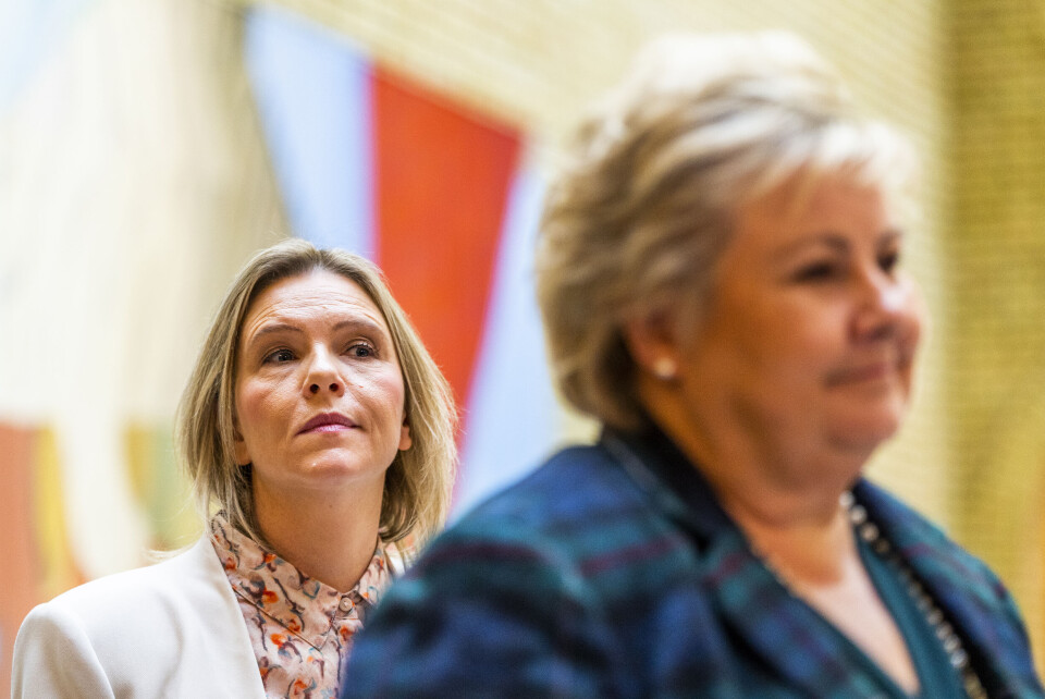 Frp og leder Sylvi Listhaug (t.v.) går klart fram på en ny måling. Høyre og leder Erna Solberg faller samtidig kraftig. Frp og leder Sylvi Listhaug (t.v.) går klart fram på en ny måling. Høyre og leder Erna Solberg faller samtidig kraftig.