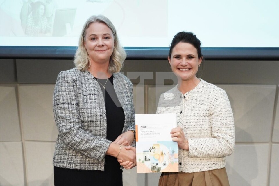 Professor Tine S. Prøitz (t.v.) ledet utvalget for kvalitetsutvikling i skolen. Mandag overrakte hun rapporten fra arbeidet til kunnskapsminister Kari Nessa Nordtun (Ap). Professor Tine S. Prøitz (t.v.) ledet utvalget for kvalitetsutvikling i skolen. Mandag overrakte hun rapporten fra arbeidet til kunnskapsminister Kari Nessa Nordtun (Ap).