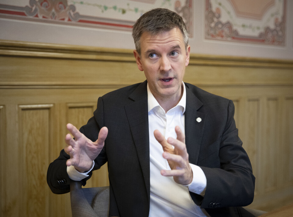 Regjeringen lover at flere skal få eie egen bolig Kommunal- og distriktsminister Erling Sande (Sp) legger fram boligmeldinga i Drammen fredag.