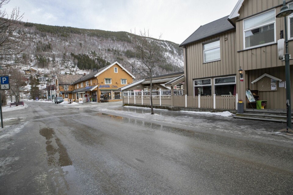 Mange av innbyggere i Sel kommune, blant annet i Otta, har sittet i karantene på grunn av koronaviruset. På grunn av erfaringene med stor smitte, vil Sel selv bestemme om de skal reåpne barnehager og skoler eller ikke. Mange av innbyggere i Sel kommune, blant annet i Otta, har sittet i karantene på grunn av koronaviruset. På grunn av erfaringene med stor smitte, vil Sel selv bestemme om de skal reåpne barnehager og skoler eller ikke.