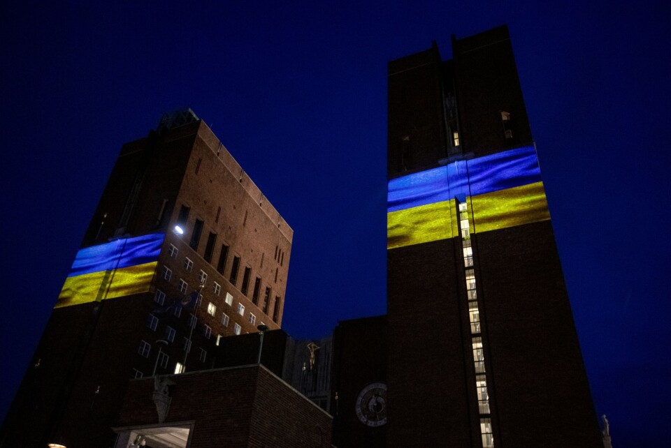 Rådhuset ble lyssatt i solidaritet med Ukraina etter den russiske invasjonen. Rådhuset ble lyssatt i solidaritet med Ukraina etter den russiske invasjonen.