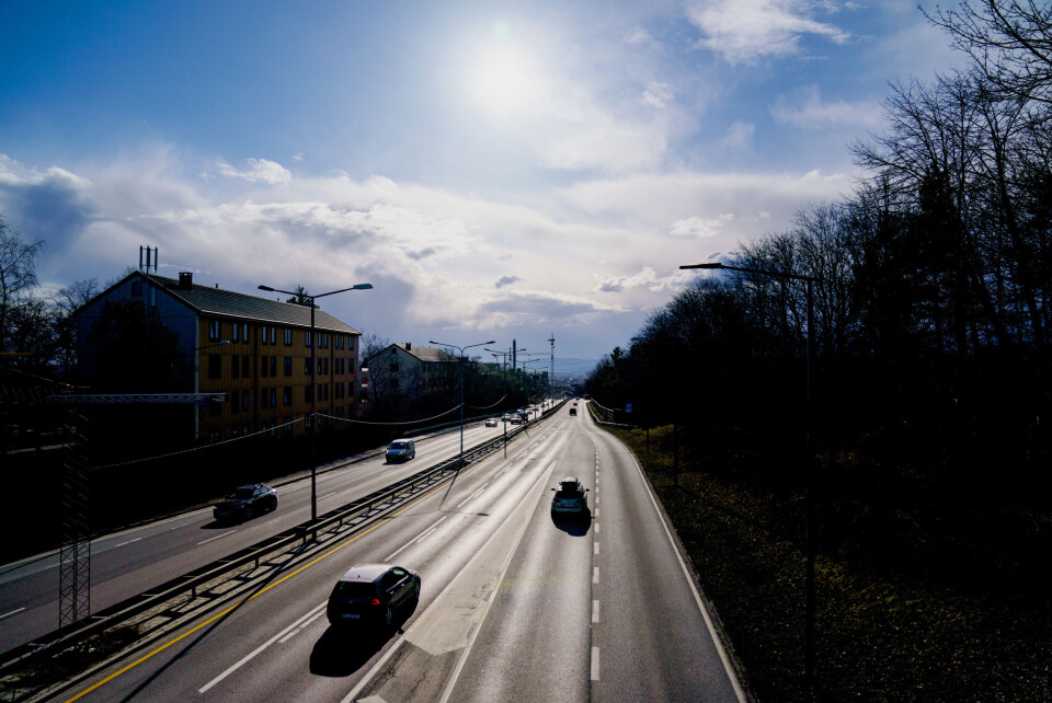 Regionreformen har ført til oppstykking av kontraktforhold, mer og dyrere administrasjon og færre stordriftsfordeler knyttet til drift og vedlikehold av veier, viser Riksrevisjonens undersøkelser. Regionreformen har ført til oppstykking av kontraktforhold, mer og dyrere administrasjon og færre stordriftsfordeler knyttet til drift og vedlikehold av veier, viser Riksrevisjonens undersøkelser.